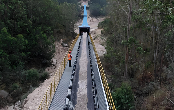 Long distance belt conveyor.png