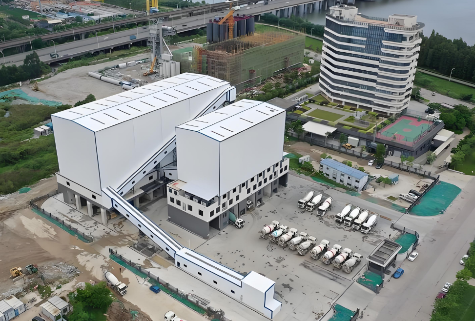 Environmentally friendly concrete batching plant